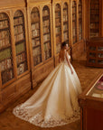 A-Linien Spitzen-Brautkleid von Demetrios