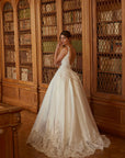 A-Linien Spitzen-Brautkleid von Demetrios