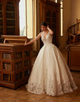 A-Linien Spitzen-Brautkleid von Demetrios