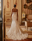 Fit and Flair Brautkleid mit Perlenspitze von Demetrios