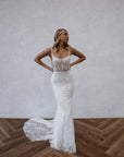 Fit and Flair Brautkleid aus Spitze von Made with Love