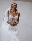 Fit and Flair Brautkleid aus Spitze von Made with Love