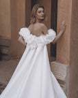 Meerjungfrau Brautkleid mit herzförmige Ausschnitt und Cape, von Enzoani