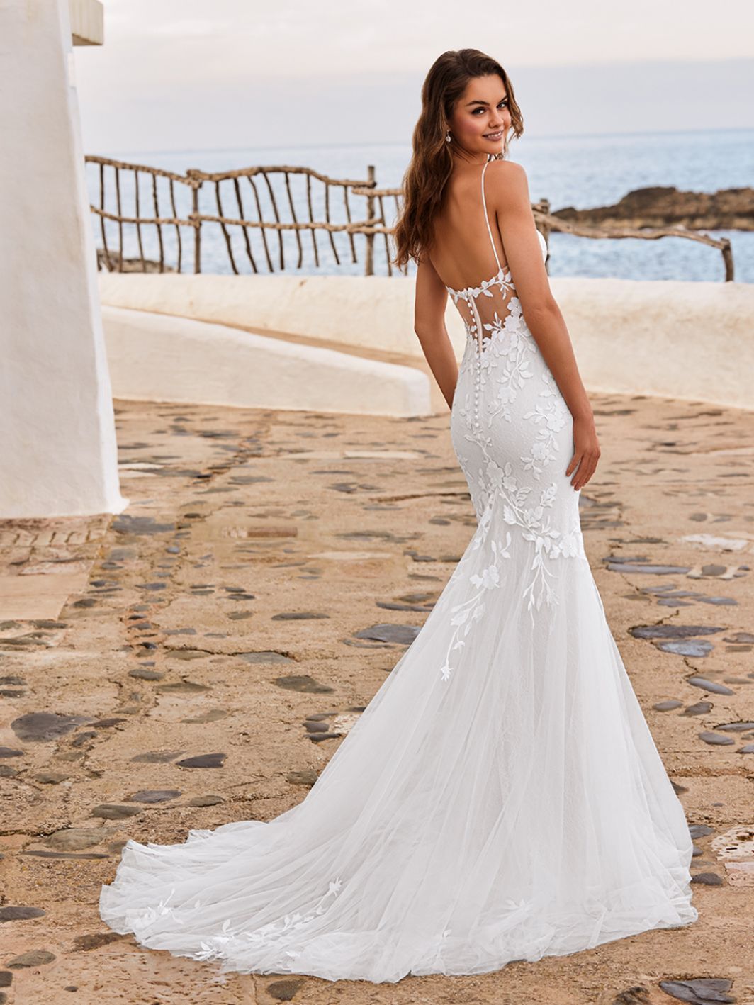 Meerjungfrau Brautkleid mit floraler Stickereispitze, von Dion Enzoani Love