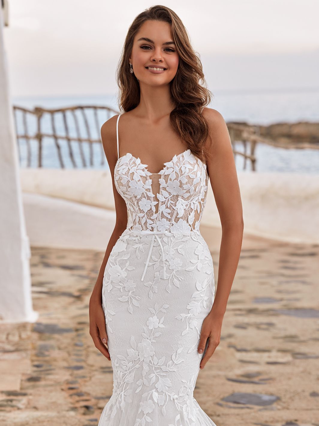 Meerjungfrau Brautkleid mit floraler Stickereispitze, von Dion Enzoani Love