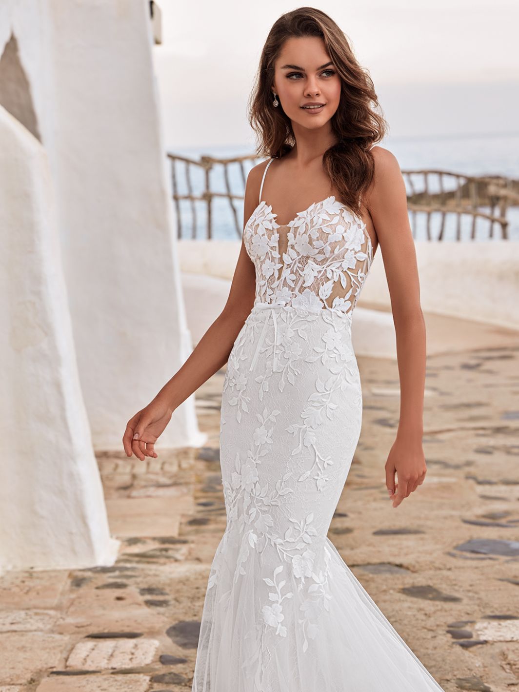 Meerjungfrau Brautkleid mit floraler Stickereispitze, von Dion Enzoani Love