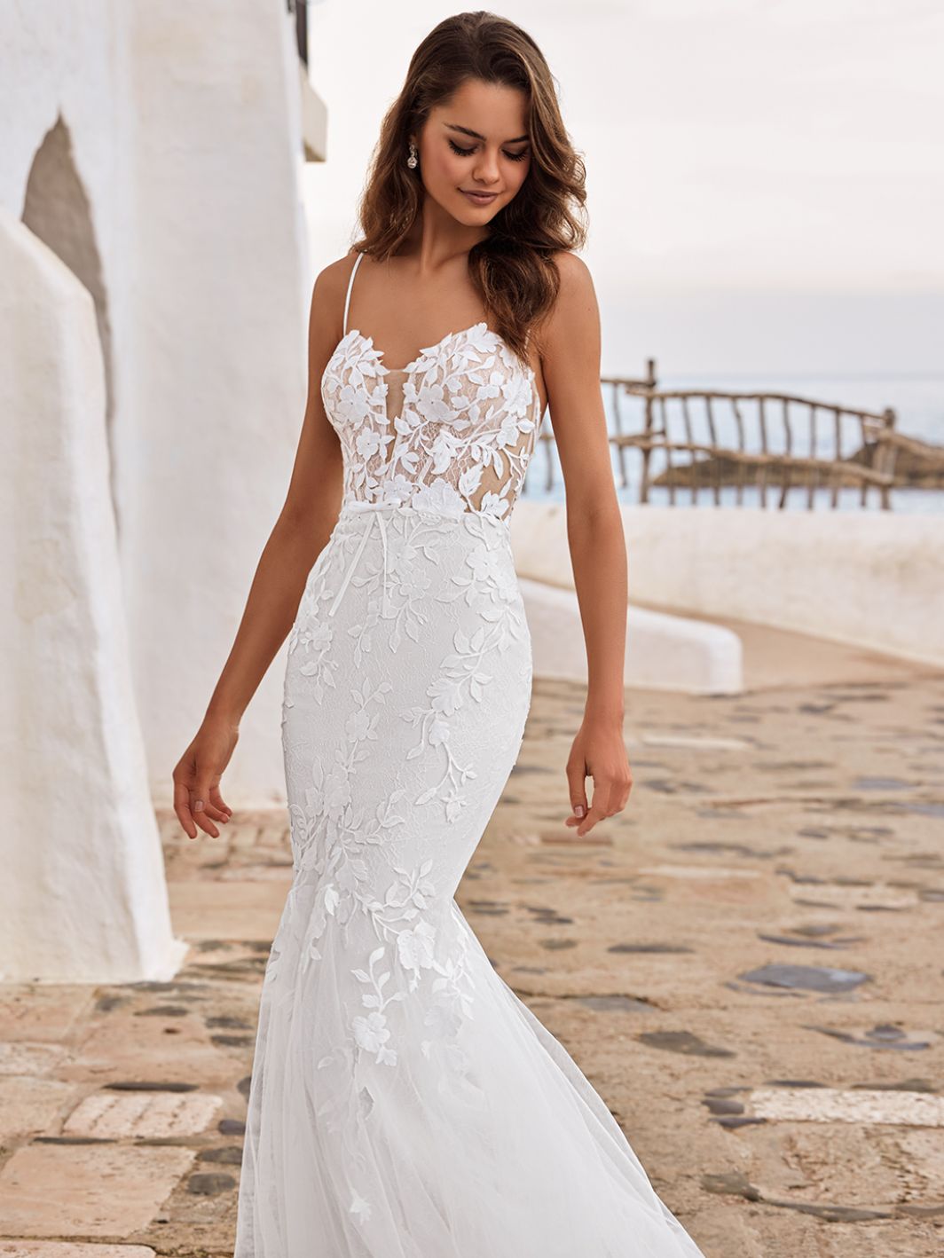 Meerjungfrau Brautkleid mit floraler Stickereispitze, von Dion Enzoani Love