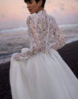 A-Linie Brautkleid mit langen Ärmeln und semi-transparentem Korsett von Milla Nova