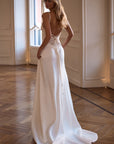 Brautkleid mit Spaghettiträger von Milla Nova