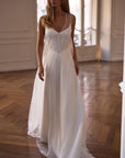 Brautkleid mit Spaghettiträger von Milla Nova