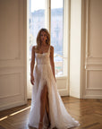 Brautkleid mit Beinschlitz von Milla Nova