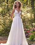 A-Linien-Brautkleid mit 3D-Blumenapplikationen, von Lillian West