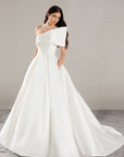 A-Linie Brautkleid mit asymmetrischen Schnitt, von Pronovias