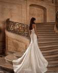 Fit and Flair Brautkleid mit ein Schlitz aus Chantilly-Spitzenunterrock von Milla Nova