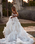 Princess Brautkleid mit Rüschenapplikationen und Korsett von Milla Nova