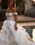 Princess Brautkleid mit Rüschenapplikationen und Korsett von Milla Nova