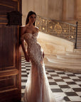 Meerjungfrau Brautkleid aus Chantilly-Spitze mit 3D-Blumenapplikationen von Milla Nova