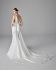 Fit and Flair Brautkleid mit eine Schleife am Rücken, von Pronovias