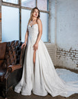 Brautkleid mit Beinschlitz von Teresa Atelier