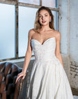 Brautkleid mit Beinschlitz von Teresa Atelier