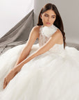 Princess Brautkleid mit Neckholder-Ausschnitt, von Pronovias