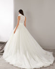 Princess Brautkleid mit Neckholder-Ausschnitt, von Pronovias