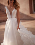 A-Linie Brautkleid mit V-Ausschnitt von Milla Nova