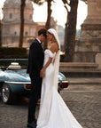 Fit and Flair Brautkleid mit Beinschlitz von Milla Nova