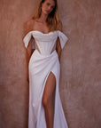 Fit and Flair Brautkleid mit Schlitz von Milla Nova