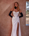Fit and Flair Brautkleid mit Schlitz von Milla Nova