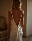 Fit and Flair Brautkleid mit Tiefe Rückschnitt und verziert mit Perlen, Milla Nova