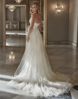 A-Linie Brautkleid mit Blumendetail auf die Taille von Pronovias