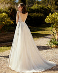 A-Linie Brautkleid mit V-Ausschnitt von White one