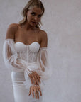 Fit and Flair Brautkleid mit abnehmbaren Ärmel von Made with Love