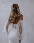 Fit and Flair Brautkleid mit abnehmbaren Ärmel von Made with Love