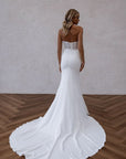 Fit and Flair Brautkleid mit abnehmbaren Ärmel von Made with Love