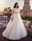 Brautkleid in A-Schnitt mit V-Ausschnitt von White one