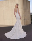 Brautkleid mit V-Ausschnitt von Pronovias