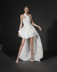 Kurzes Kleid mit asymmetrischen Träger und abnehmbare Schleppe von Vera Wang