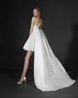 Kurzes Kleid mit asymmetrischen Träger und abnehmbare Schleppe von Vera Wang