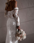 Fit and Flair Brautkleid mit abnehmbaren Ärmel von Made with Love