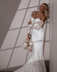 Fit and Flair Brautkleid mit abnehmbaren Ärmel von Made with Love