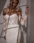 Fit and Flair Brautkleid mit abnehmbaren Ärmel von Made with Love