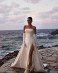  Brautkleid aus Mikado mit einem geraden, drapierten Ausschnitt von Milla Nova 