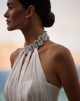 Brautkleid aus Chiffon mit halskettenartigem Stehkragen von Milla Nova 