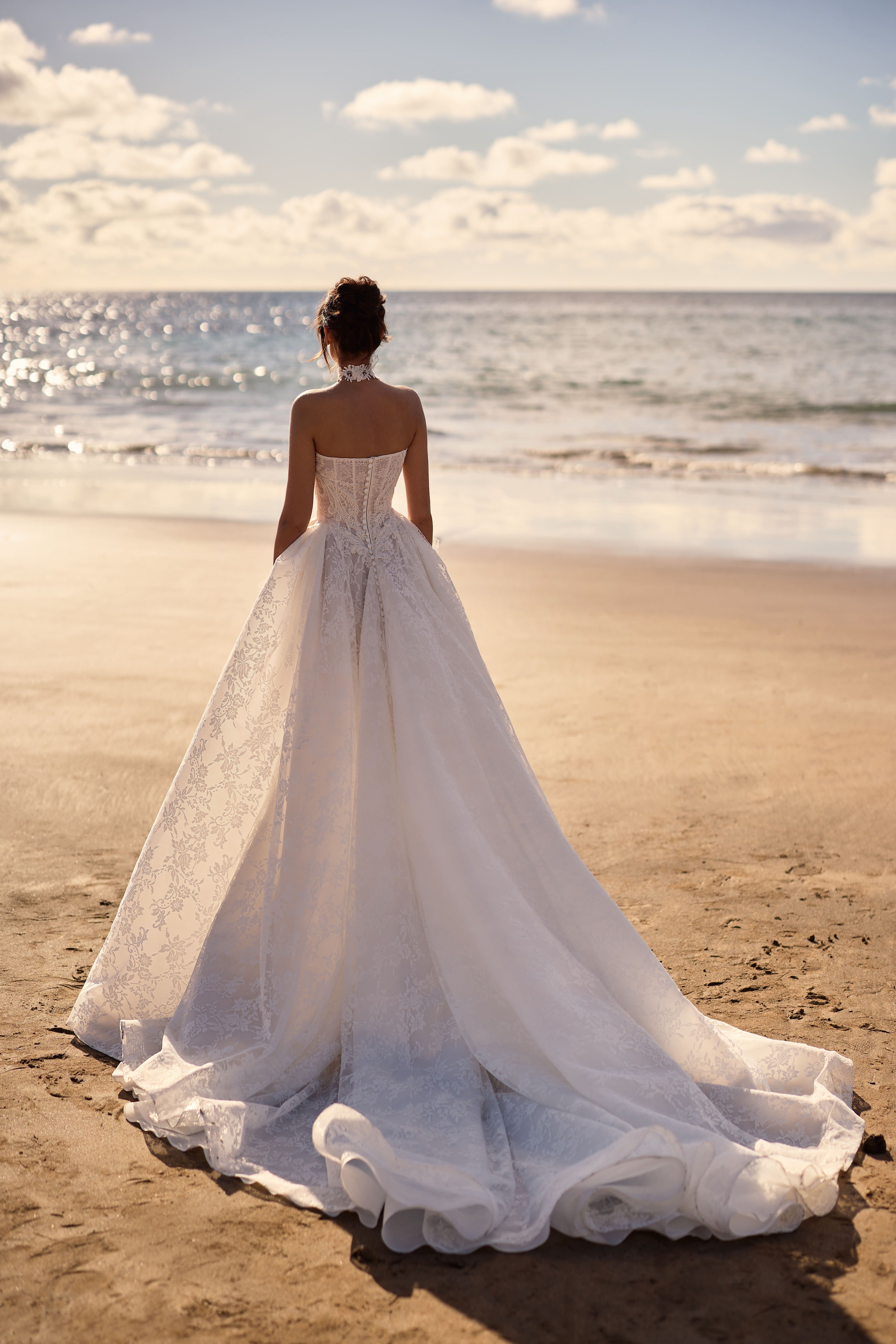  Prinzessinnenkleid aus Chantilly-Spitze von Milla Nova