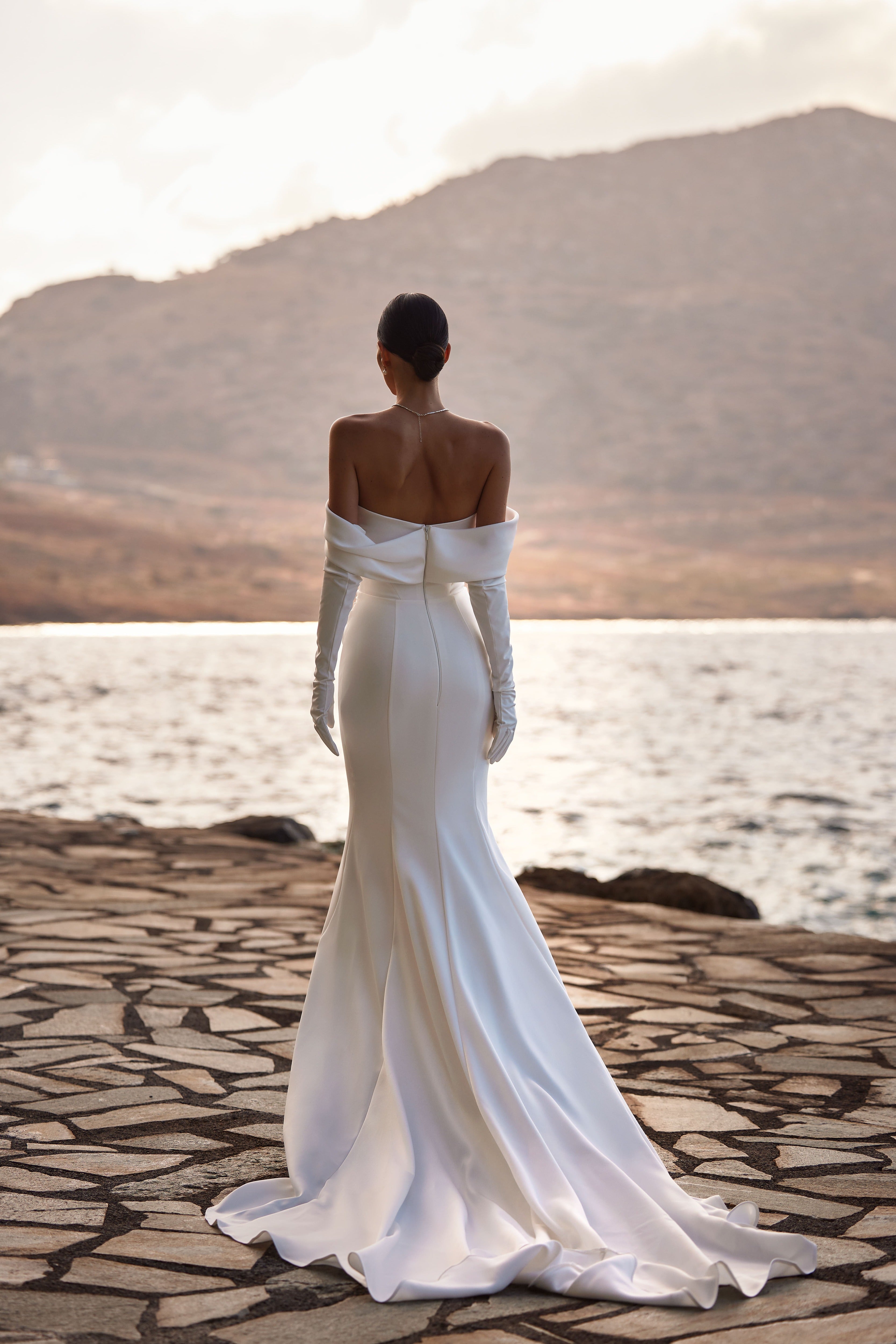 Meerjungfrau-Brautkleid mit drapierten Off-Shoulder-Ärmeln von Milla Nova