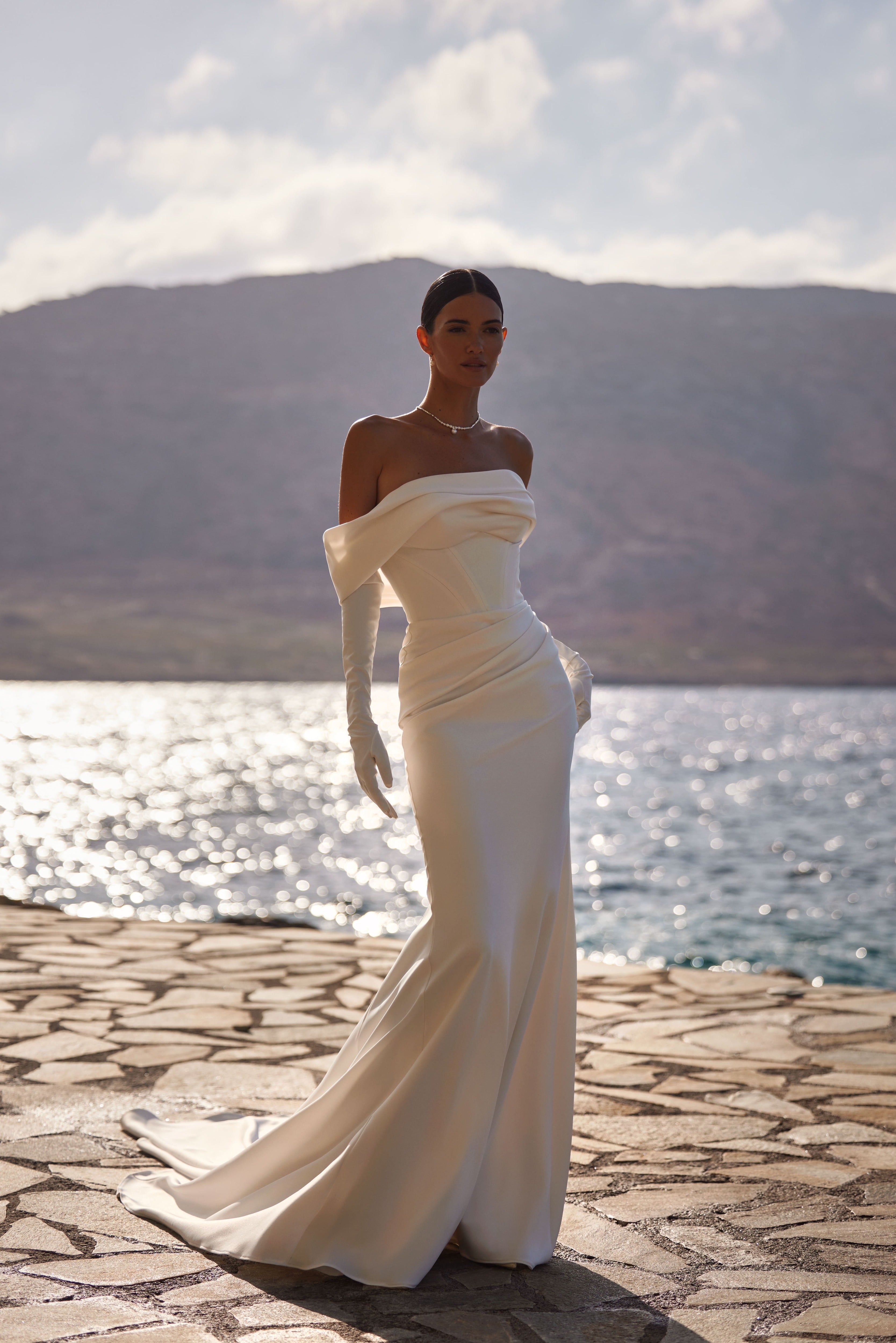 Meerjungfrau-Brautkleid mit drapierten Off-Shoulder-Ärmeln von Milla Nova