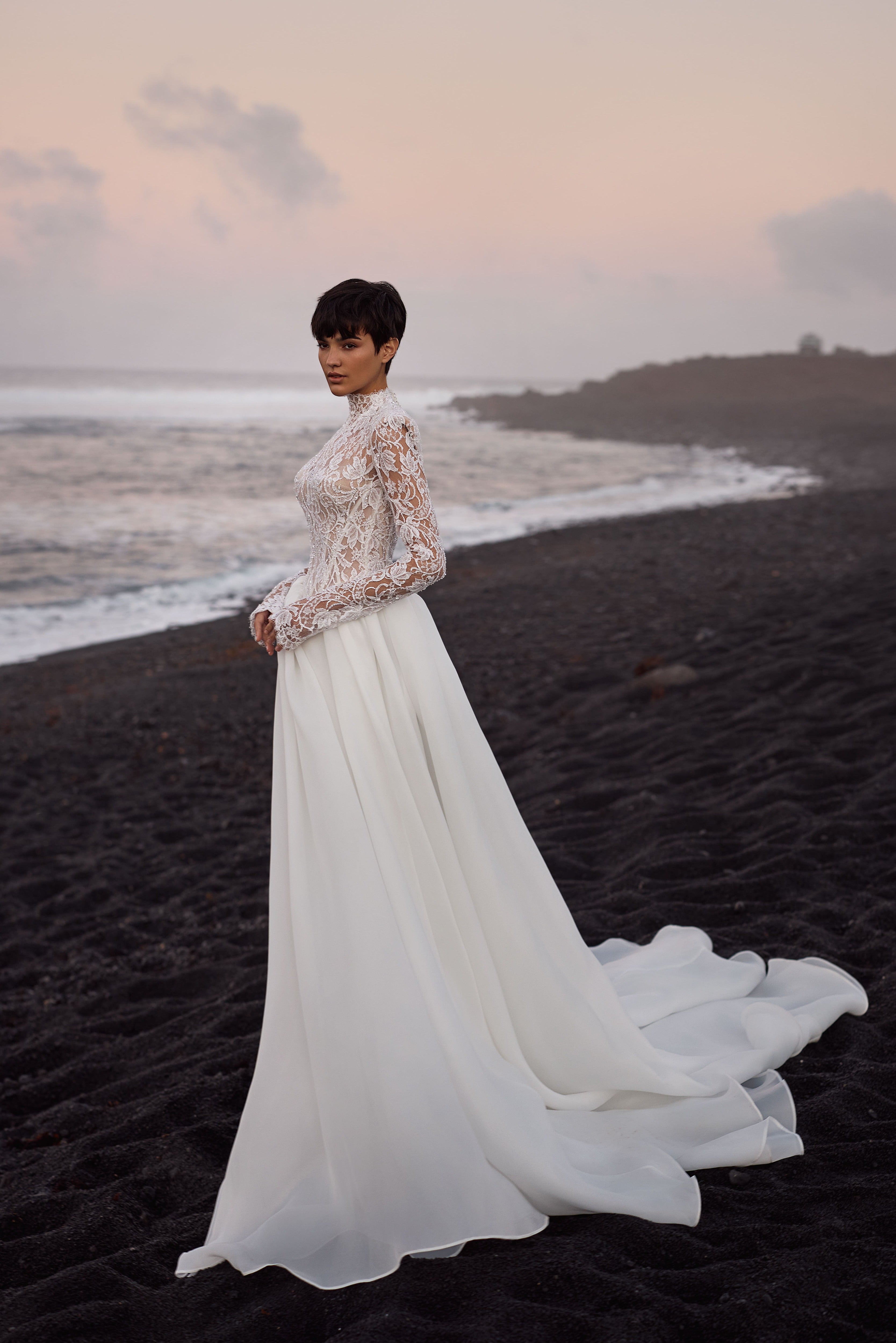 A-Linie Brautkleid mit langen Ärmeln und semi-transparentem Korsett von Milla Nova