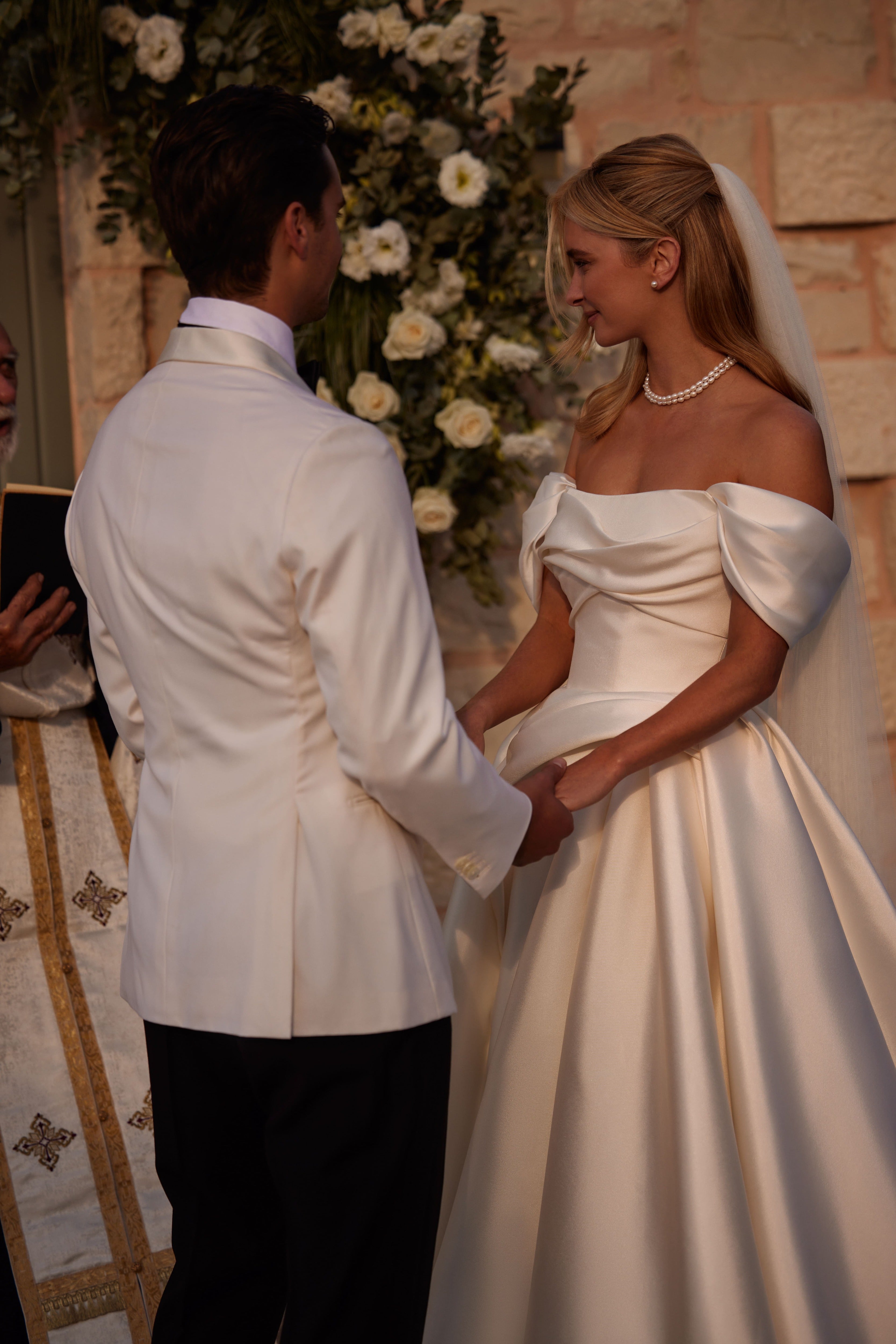Prinzessinnen-Brautkleid aus Mikado mit Korsett-Oberteil von Milla Nova